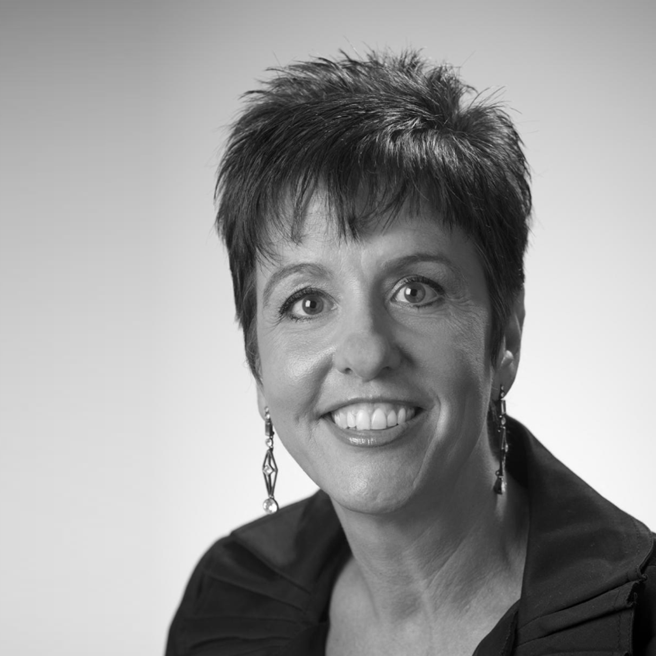 Headshot of Lori Chmura, Chief Executive Officer of Nyra Medical.