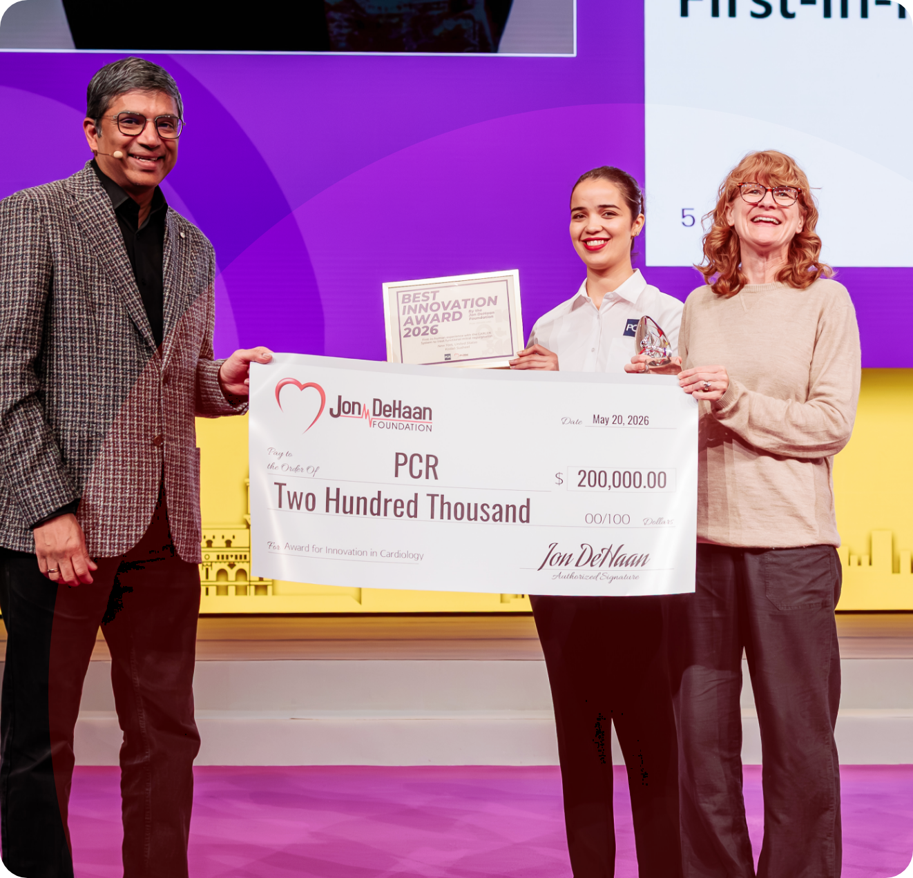 Nyra Medical leaders receiving Jon Dahaan Award